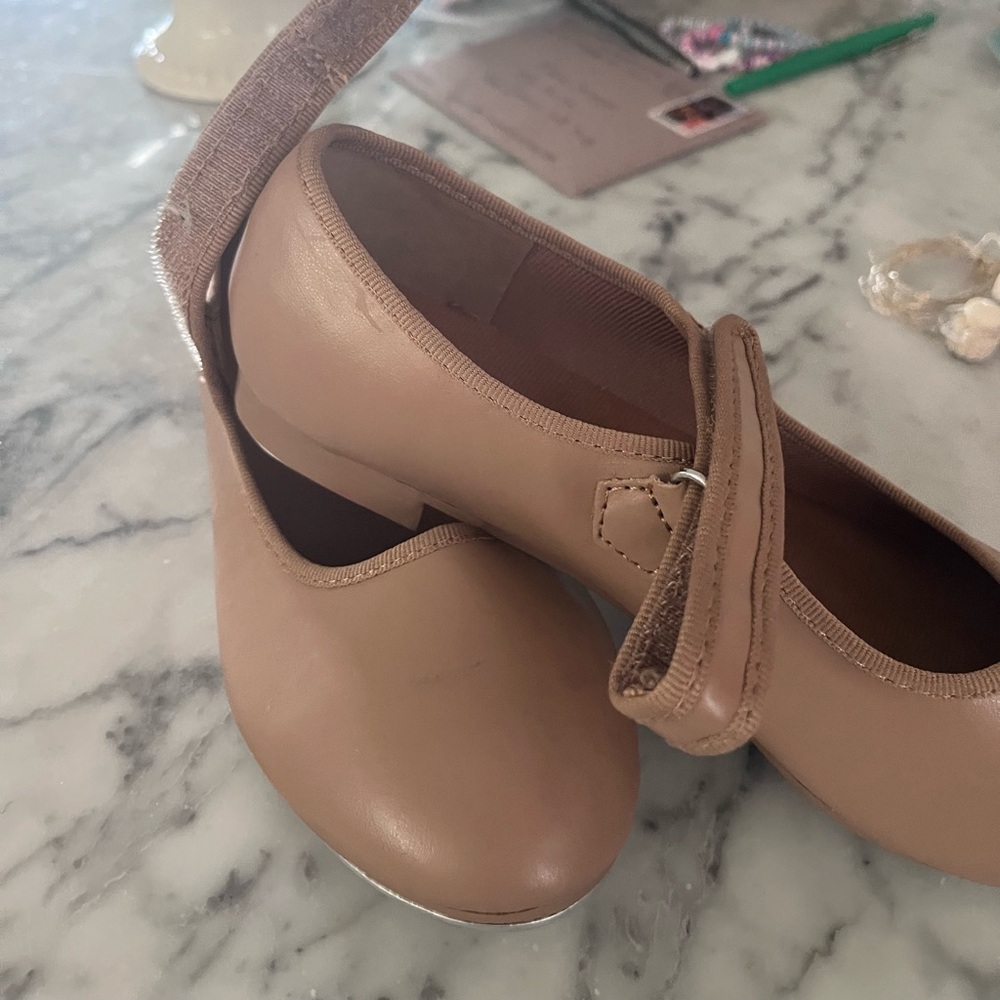 Excellent condition girls tap shoes